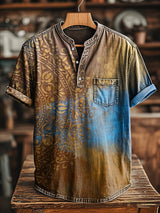Herren Kurzarm-Shirt mit Vintage-Verlauf und orientalischem Ornament-Print – Baumwollmix, V-Ausschnitt, Brusttasche, kreativer Stil für Alltag & Urlaub