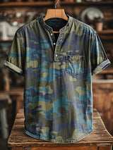Herren Kurzarmshirt mit Blau-Grünem Camouflage Muster – Baumwollmix, Leicht & Atmungsaktiv, Ideal für Alltag & Freizeit