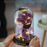 Personalisierte Glasflasche mit konservierter Blume