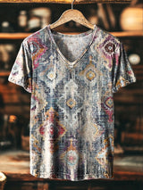 Herren T-Shirt mit Ethno-Geometrischem Kunst-Print – V-Ausschnitt, Lockerer Schnitt, Baumwollmischung