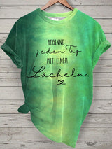 Damen T-Shirt „Beginne jeden Tag mit einem Lächeln“ – Tie-Dye Look & Kurzarm für positive Lebensfreude