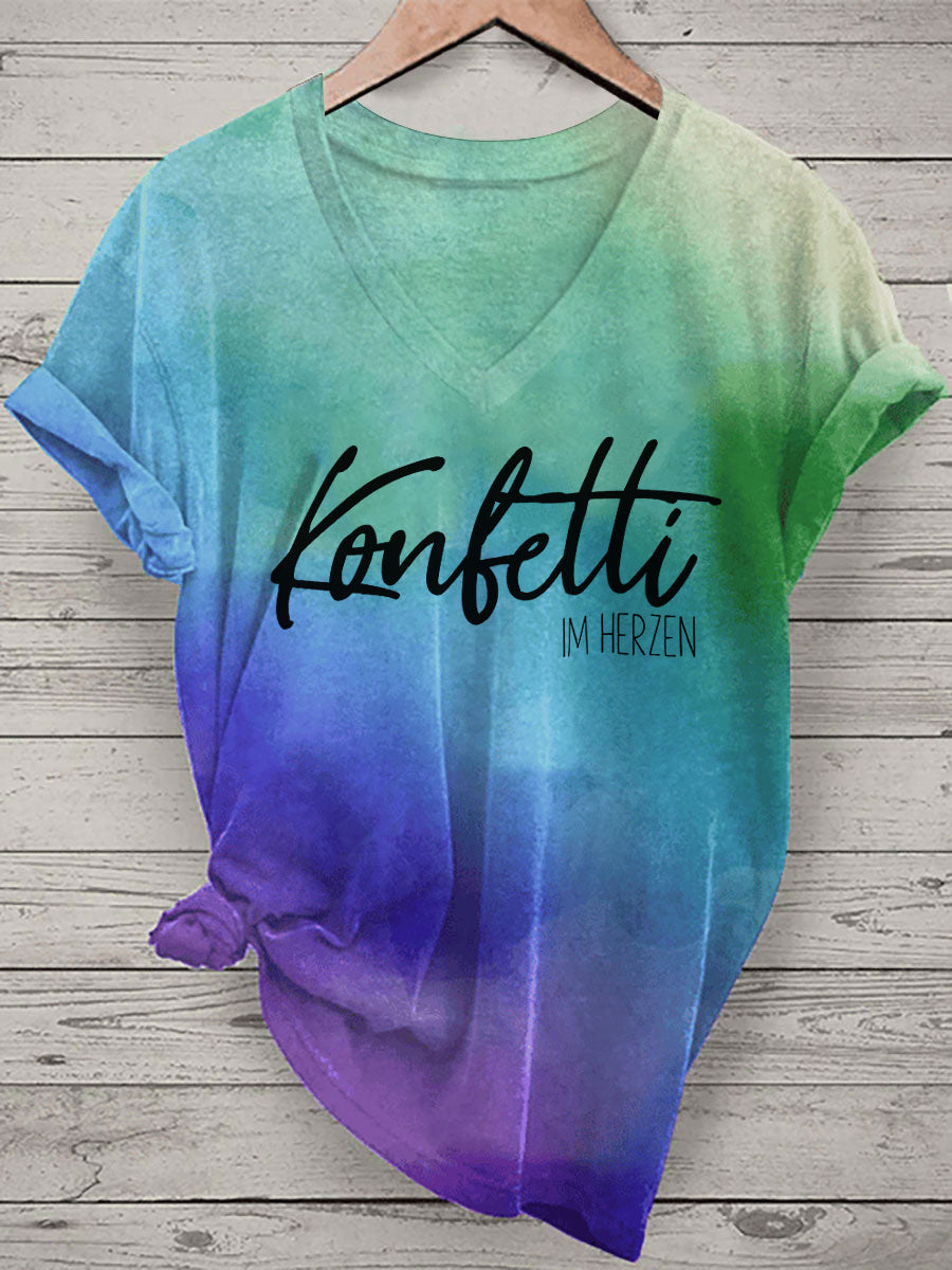 Damen V-Ausschnitt T-Shirt mit Aufdruck „Konfetti im Herzen“ – Leichtes Kurzarmshirt für Alltag & gute Laune Bunt / S