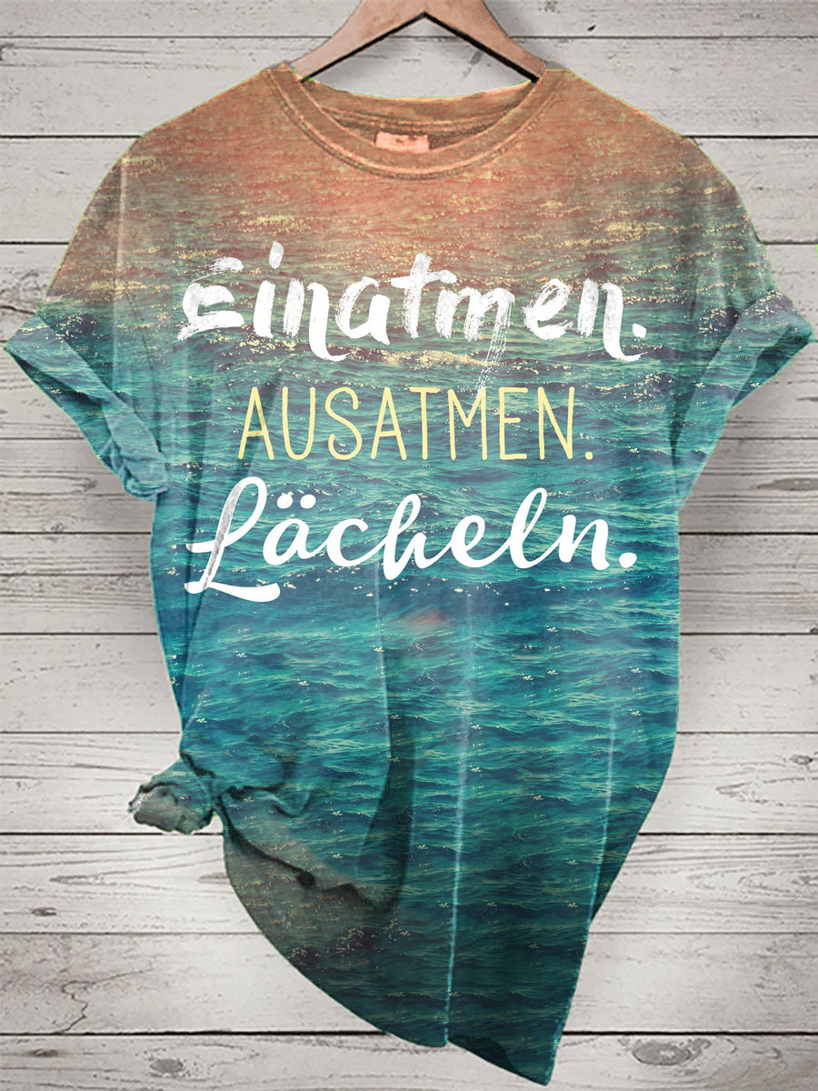 Damen Kurzarm-T-Shirt mit Ozean Batik-Print – Einatmen, Ausatmen, Lächeln