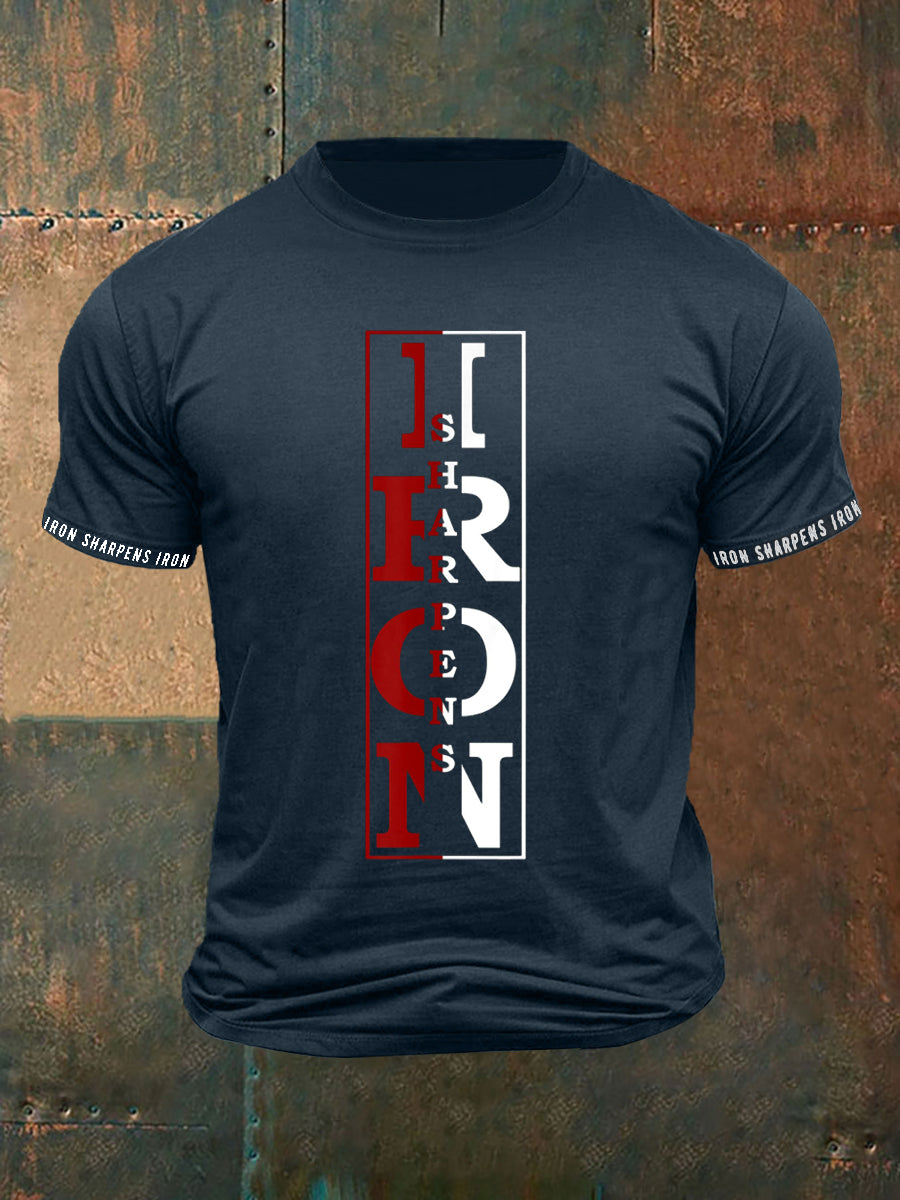 Herren T-Shirt mit „Iron Sharpens Iron“ Print – Motivshirt für Alltag & Statement-Looks