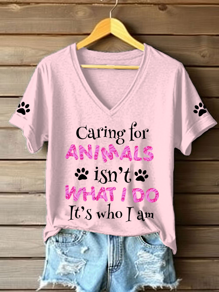 Damen T-Shirt mit Spruch „Caring for Animals“ – V-Ausschnitt, Tierschutz-Motiv, Casual Look
