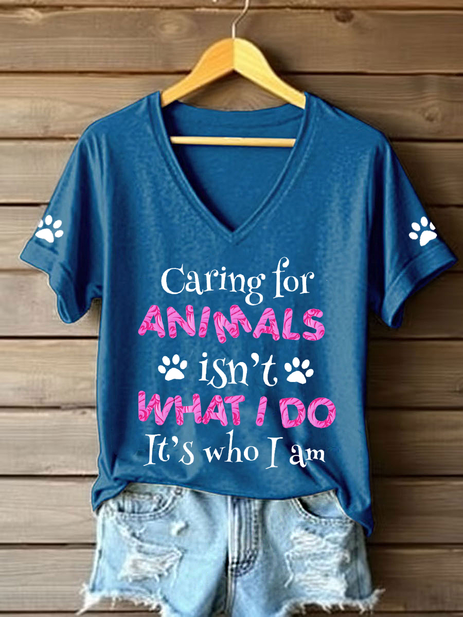Damen T-Shirt mit Spruch „Caring for Animals“ – V-Ausschnitt, Tierschutz-Motiv, Casual Look
