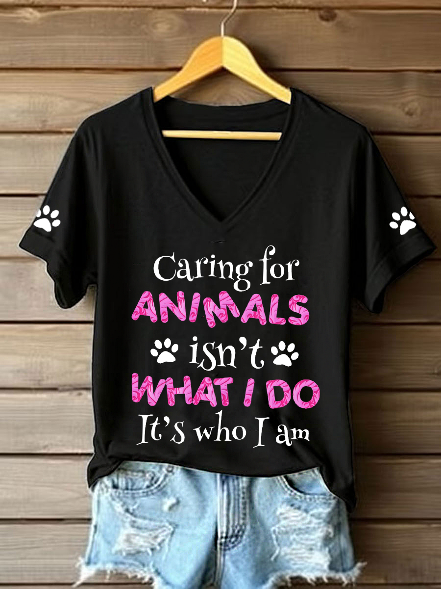 Damen T-Shirt mit Spruch „Caring for Animals“ – V-Ausschnitt, Tierschutz-Motiv, Casual Look