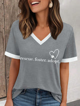Damen-T-Shirt mit Tierschutz-Statement – „Rescue. Foster. Adopt.“ Print, V-Ausschnitt, kurzarm