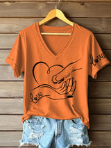 Damen V-Ausschnitt T-Shirt mit “Love”-Hand-Pfote-Print – Baumwollmischung für Tierliebhaber