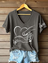 Damen V-Ausschnitt T-Shirt mit “Love”-Hand-Pfote-Print – Baumwollmischung für Tierliebhaber