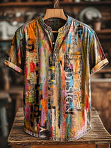 Herren Kurzarm-Shirt mit buntem Graffiti-Print & Textdetails – Baumwollmix, V-Ausschnitt, Brusttasche, kreativer Streetstyle für Alltag & Freizeit