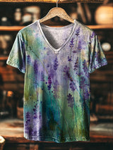 Damen V-Ausschnitt T-shirt mit Lavendel Aquarell-Print – Künstlerisches Sommerdesign in sanften Farben aus Baumwollmischung