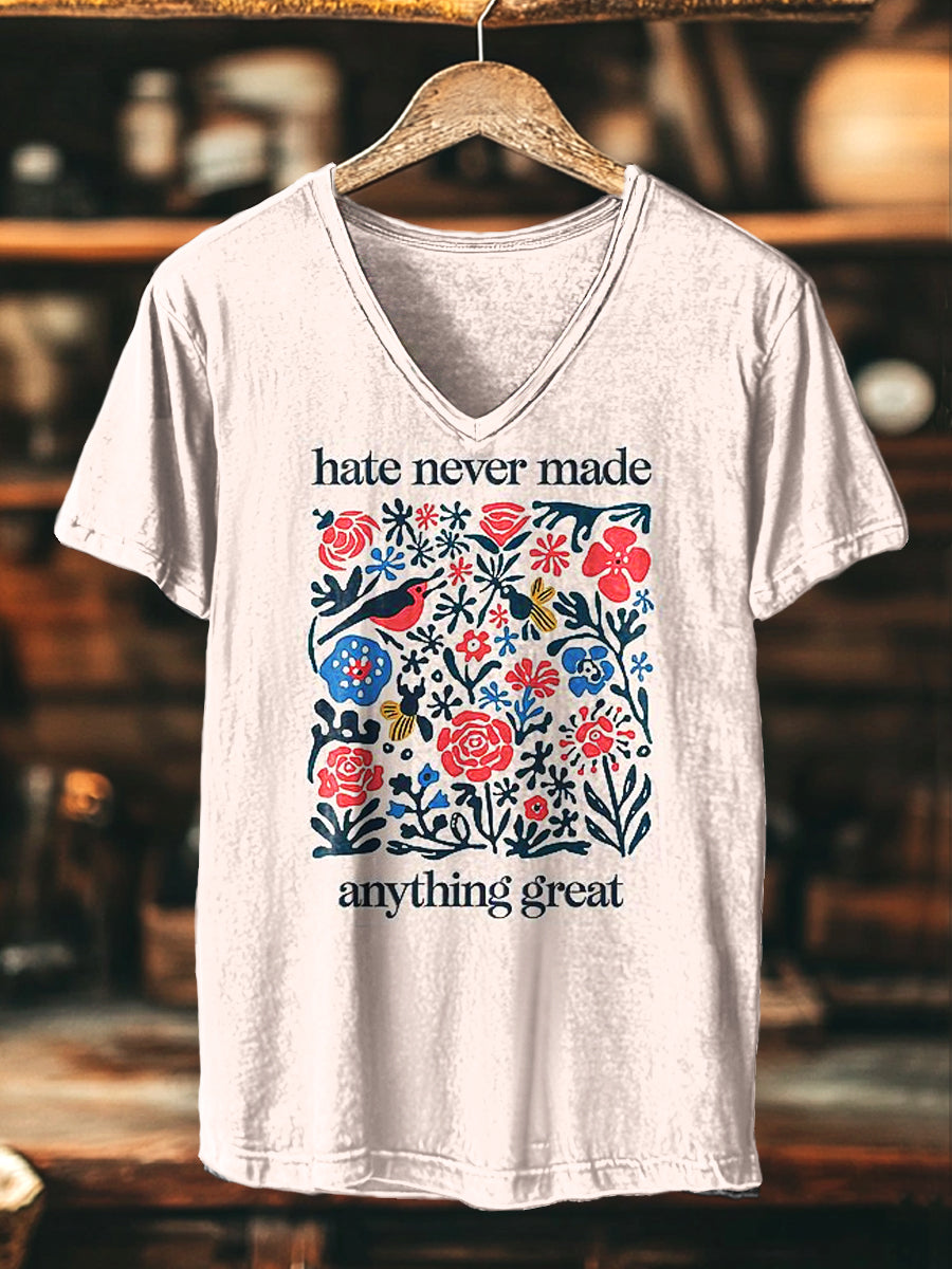 Damen T-Shirt mit Botschaft “Hate Never Made Anything Great” – Blumen & Vogel Folk-Art Print, V-Ausschnitt