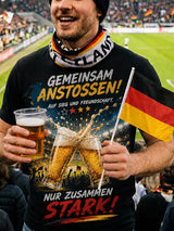 Herren-T-Shirt mit Grafik: Deutscher Fußball und Bier-Grüße